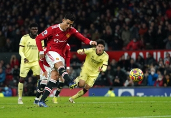 Man Utd 3-2 Arsenal: Fred sửa sai xuất sắc, Ronaldo lập cú đúp