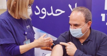 Quốc gia đầu tiên tiêm mũi vaccine Covid-19 thứ 4 cho người dân