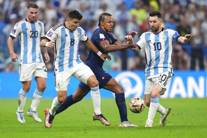 Trọng tài thừa nhận mắc sai lầm khiến Pháp bất lợi trước Argentina - 1
