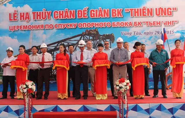 Hạ thủy chân đế giàn BK Thiên Ưng