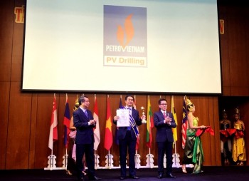 Tổng giám đốc PV Drilling nhận giải thưởng “100 Nhà Quản lý giỏi ASEAN năm 2016”