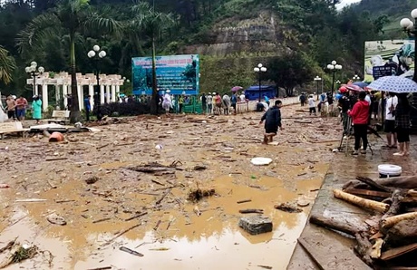 pvoil ho tro huyen muong la va mu cang chai 200 trieu dong