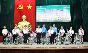 Công đoàn Vietsovpetro tặng 100 xe đạp cho học sinh có hoàn cảnh khó khăn tỉnh Bà Rịa - Vũng Tàu