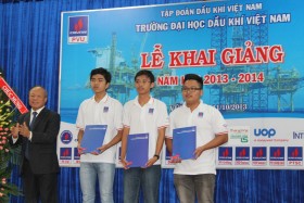 Nhiều học bổng trao cho sinh viên ĐH Dầu khí Việt Nam dịp năm học mới