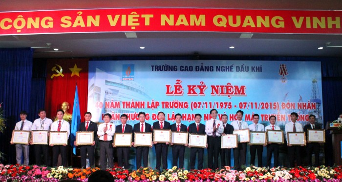 pvmtc ky niem 40 nam thanh lap va chao mung ngay nha giao viet nam