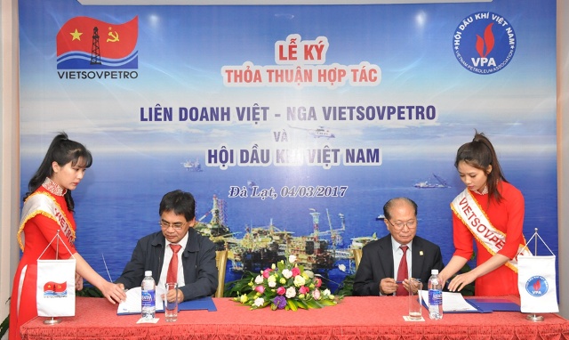 hoi dau khi viet nam ky thoa thuan hop tac voi vietsovpetro