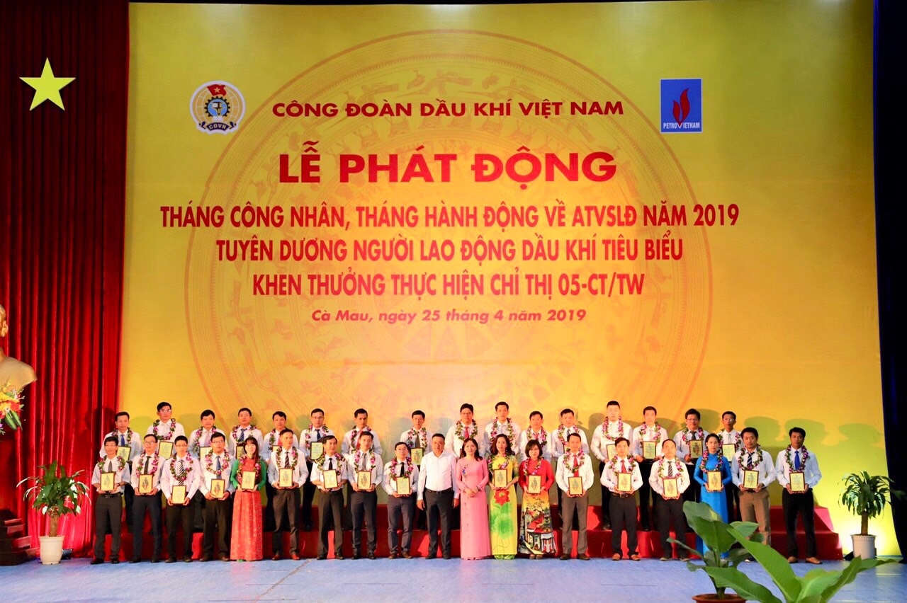 cd dkvn phat dong thang cong nhan va tuyen duong nguoi lao dong tieu bieu