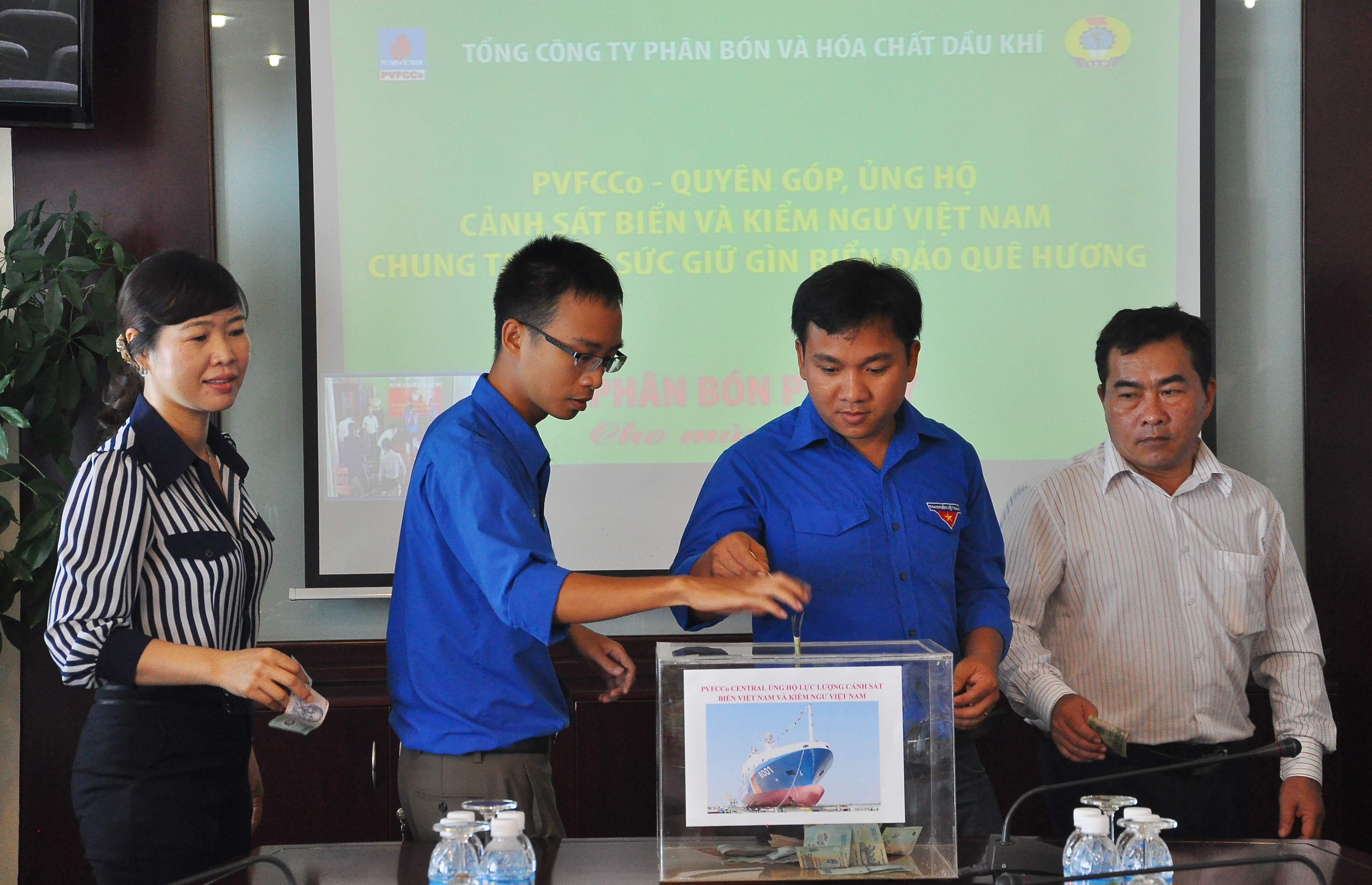 PVFCCo ủng hộ 300 triệu đồng cho  lực lượng Cảnh sát biển và Kiểm ngư Việt Nam
