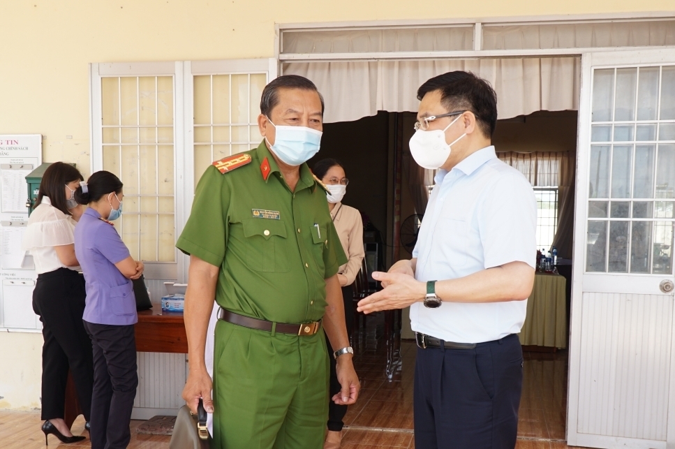 Đồng chí Lê Mạnh Hùng tiếp xúc cử tri huyện Thới Bình, tỉnh Cà Mau