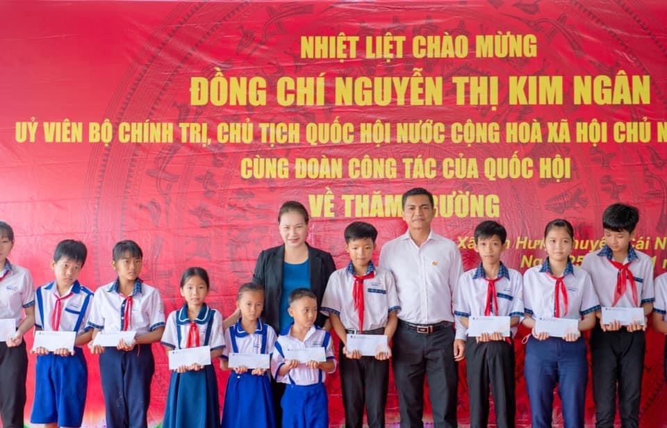 Chủ tịch Quốc hội Nguyễn Thị Kim Ngân thăm và làm việc tại Cụm Khí - Điện - Đạm Cà Mau