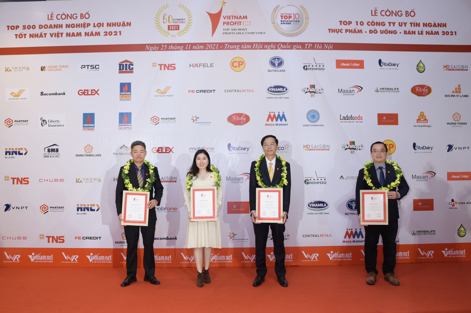 Vinh danh Petrovietnam doanh nghiệp hàng đầu trong Top 500 Doanh nghiệp lợi nhuận tốt nhất Việt Nam 2021
