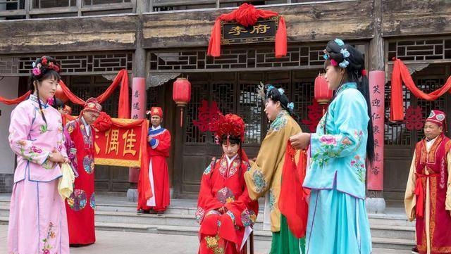 Lý do con gái Trung Quốc thời xưa phải lấy chồng dù chỉ mới 13-14 tuổi