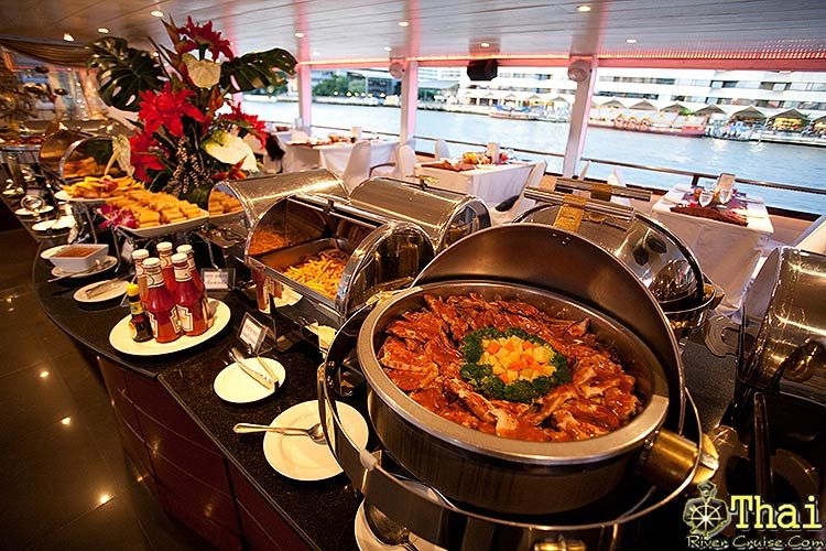 Ăn tối trên du thuyền Chao Phraya - Một trong những trải nghiệm không nên bỏ lỡ khi đến Bangkok