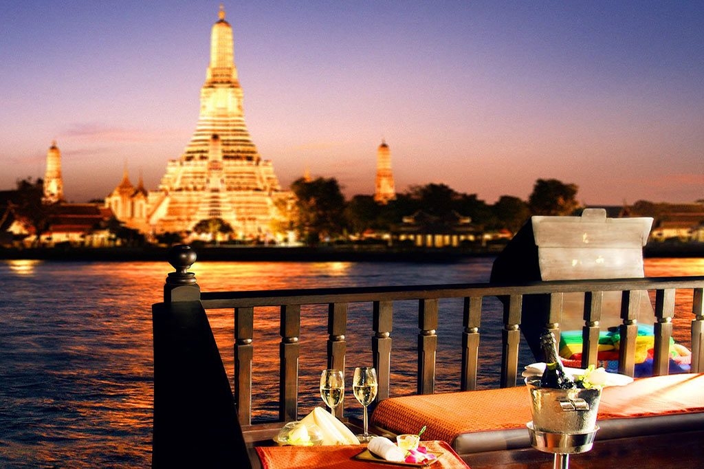 Ăn tối trên du thuyền Chao Phraya - Một trong những hoạt động không nên bỏ lỡ khi đến Bangkok