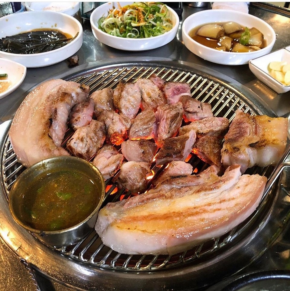 Nếm thử đặc sản thịt lợn đen siêu ngon trên đảo Jeju