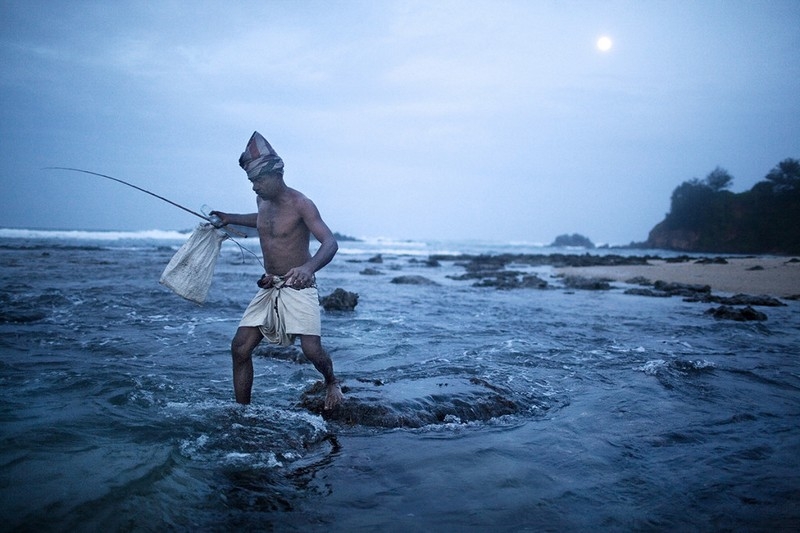 Nghệ thuật câu cá trên cà kheo của các ngư dân Sri Lanka