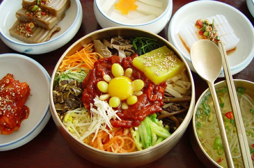 Nếm thử món cơm trộn Bibimbap nổi tiếng tại nhà hàng Gogung Insadong