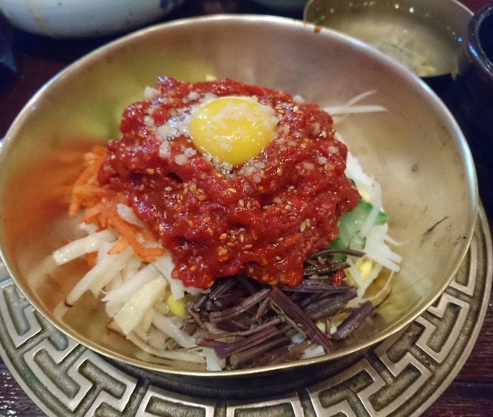 Nếm thử món cơm trộn Bibimbap nổi tiếng tại nhà hàng Gogung Insadong