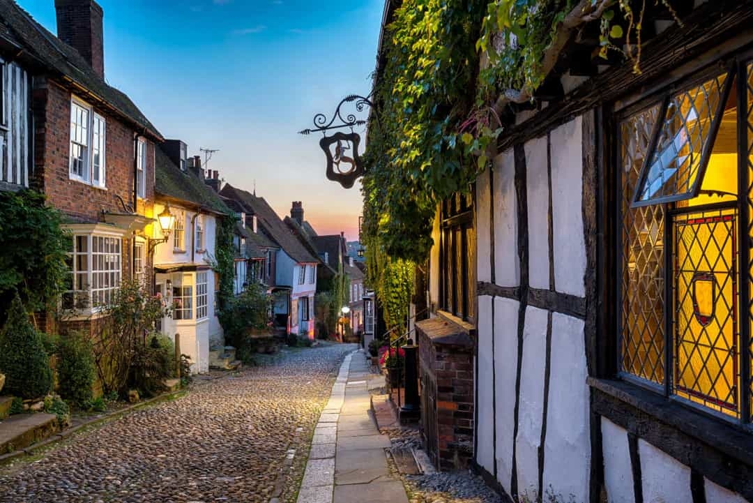 Đắm chìm trong vẻ đẹp thơ mộng của những thị trấn cổ ở Anh