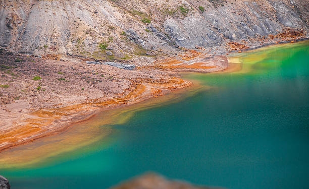 Top 6 hồ nước trên miệng núi lửa đẹp nhất thế giới