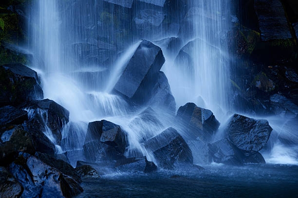 Mê mẩn trước vẻ đẹp huyền ảo của 6 thác nước kỳ lạ nhất thế giới