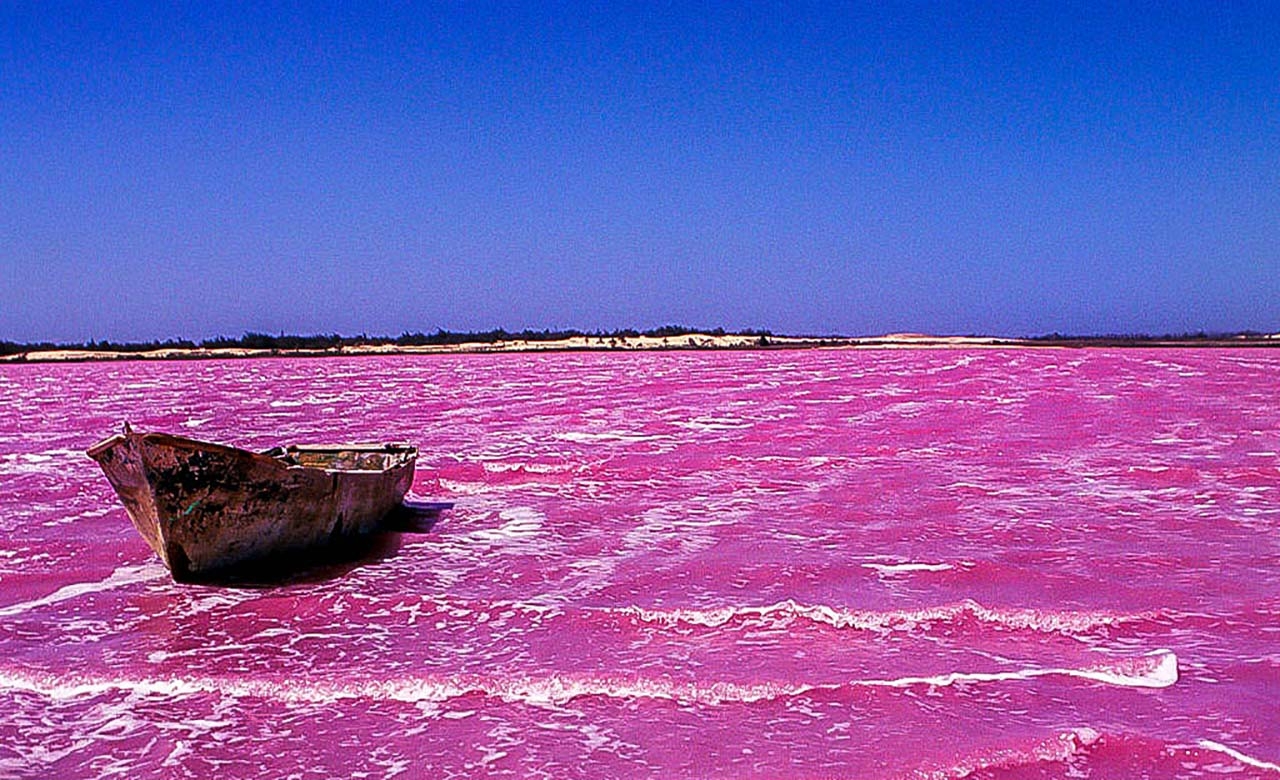 Chiêm ngưỡng những hồ nước màu hồng đẹp lung linh