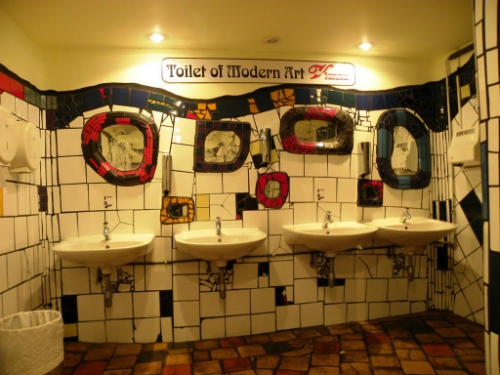6 toilet công cộng 