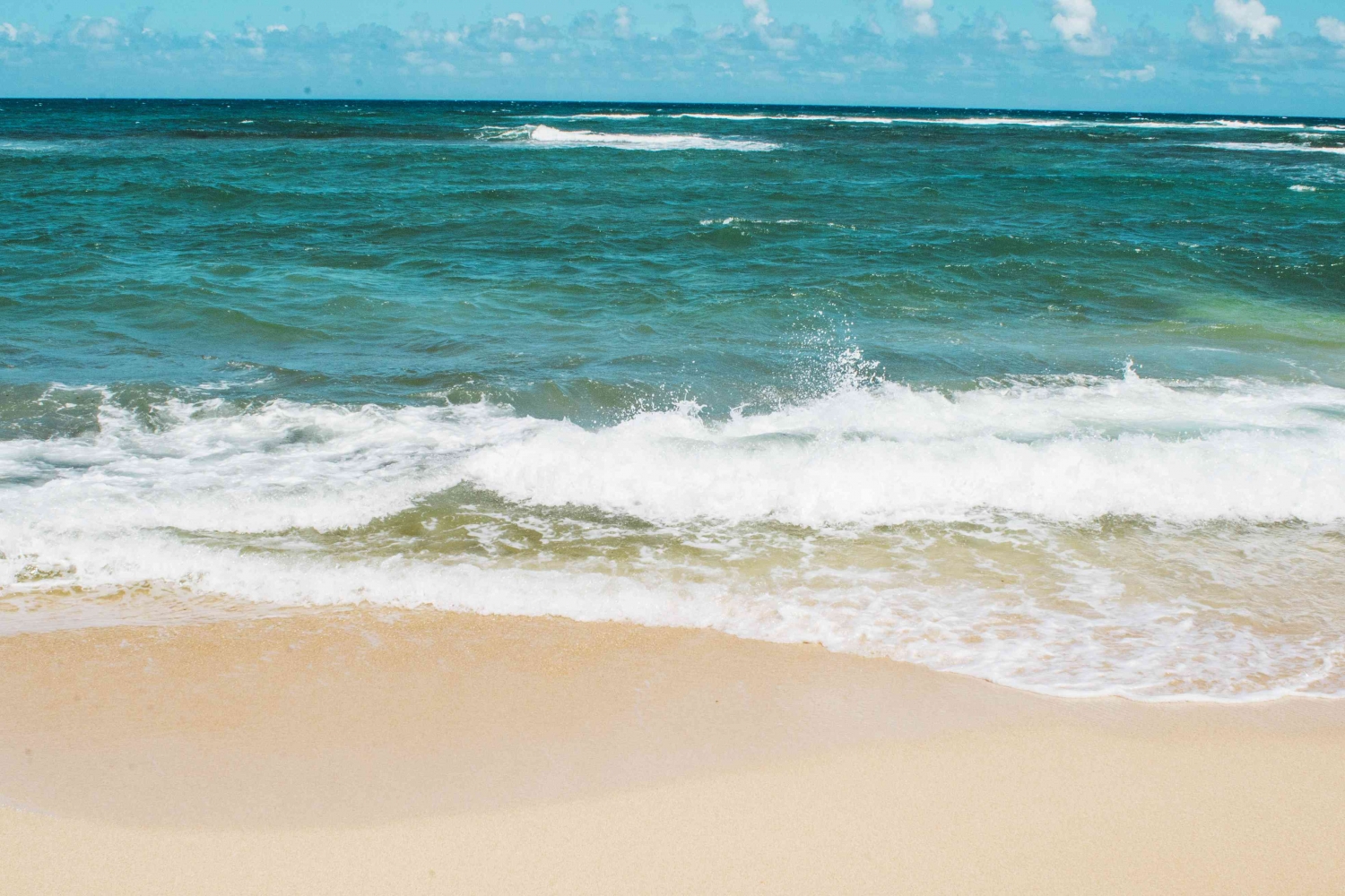 Khám phá 6 vùng biển đẹp cho người thích lướt sóng