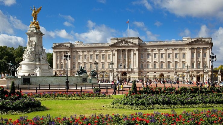Chiêm ngưỡng những cung điện hoàng gia nổi tiếng bậc nhất thế giới