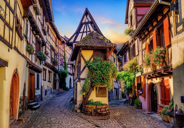 Vẻ đẹp tựa cổ tích của những ngôi làng bình yên nhất nước Pháp