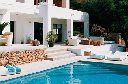 Ngôi nhà màu trắng sang trọng bên bờ biển Địa Trung Hải