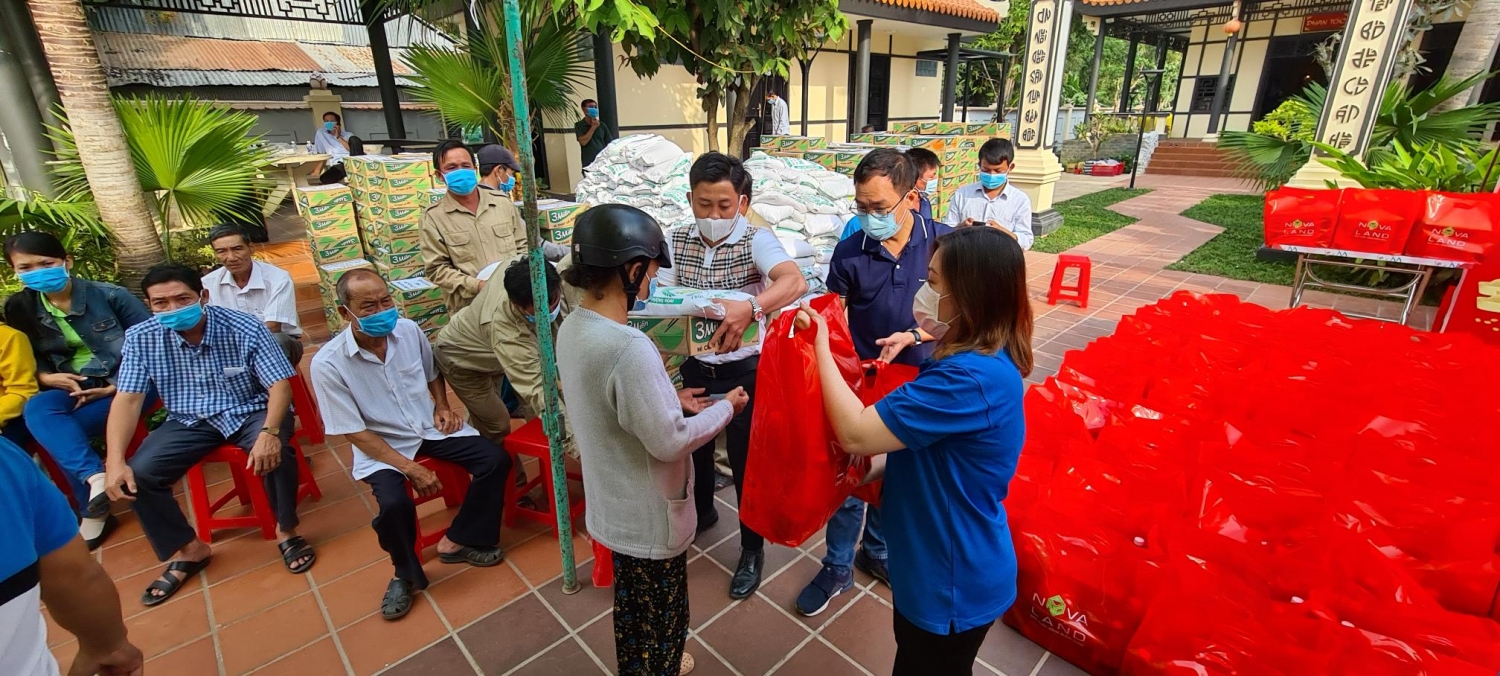 Nova Group trao quà Tết cho người dân xã Long Khánh, huyện Hồng Ngự, tỉnh Đồng Tháp