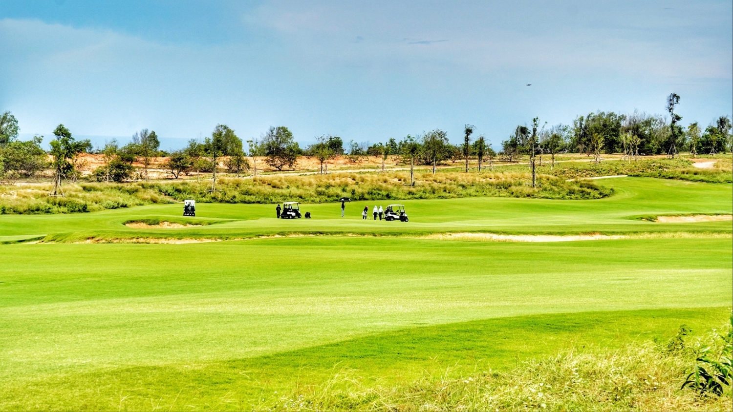 Phan Thiết có khí hậu ôn hòa với hơn 300 ngày nắng trong năm trở thành điểm đến lý tưởng cho dòng biệt thự sân Golf. Ảnh sân Golf PGA Ocean tại NovaWorld Phan Thiet.