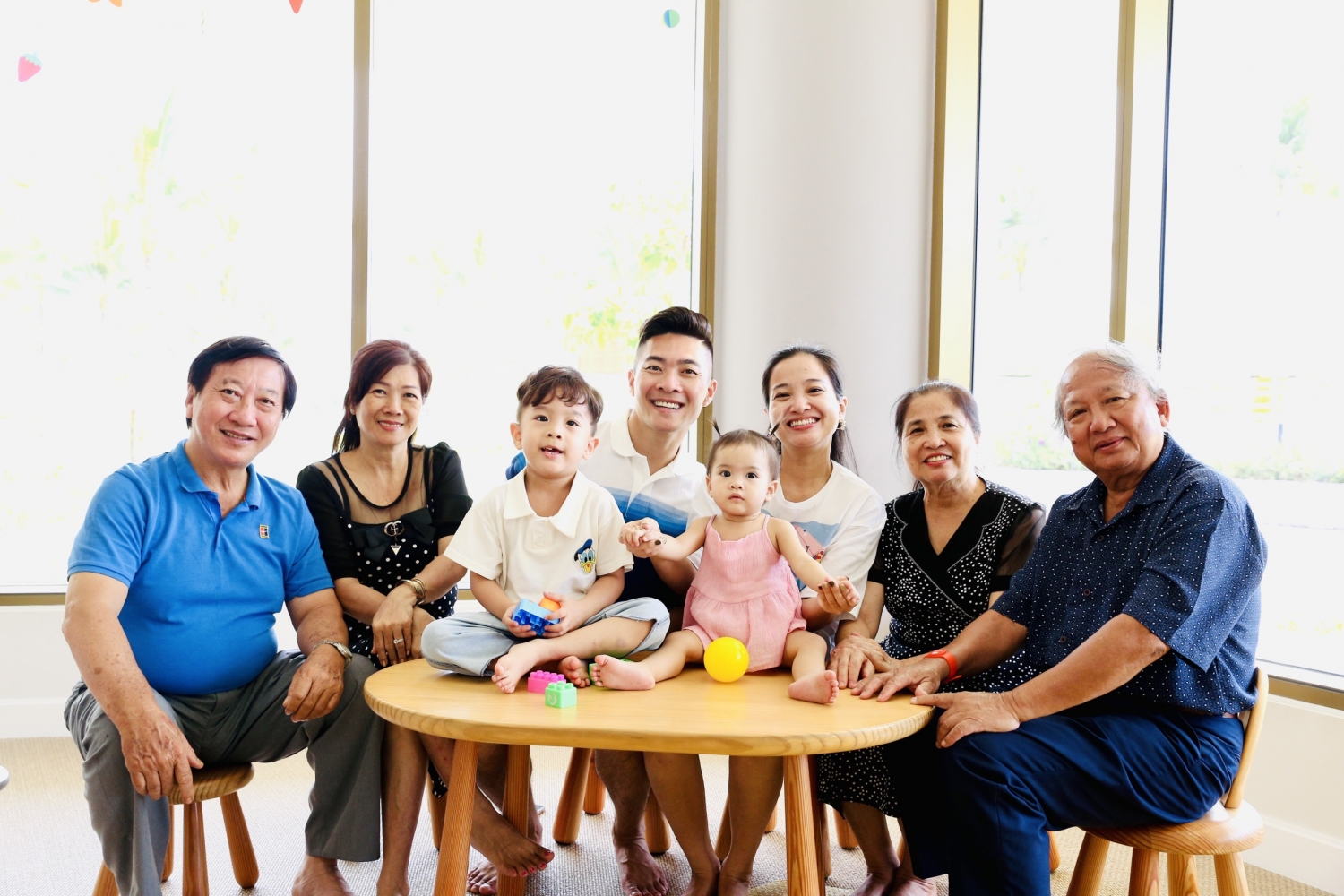 Quốc Cơ mong muốn được ở gần ba mẹ để tiện chăm sóc và gia đình được vui vầy bên nhau mỗi ngày