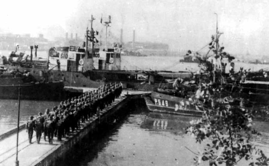 Đoàn 125 Hải quân chở bộ đội tham gia Chiến dịch Hồ Chí Minh (1975). Ành: TL
