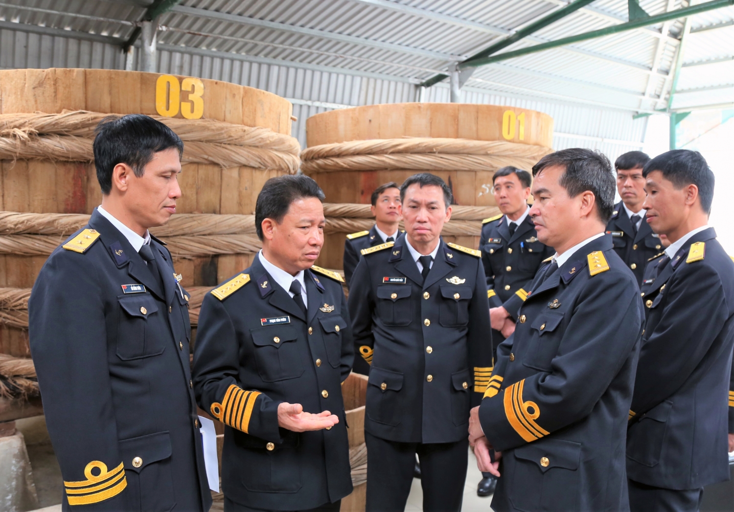 Thủ trưởng Tổng Công ty Tân cảng Sài Gòn thăm và kiểm tra hoạt động sản xuất nước mắm tại đơn vị