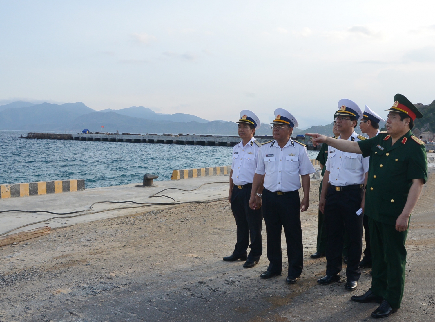 Đại tướng Phùng Quang Thanh thăm, kiểm tra tiến độ xây dựng Nhà máy X52, Cục Kỹ thuật Hải quân, ngày 1/5/2015