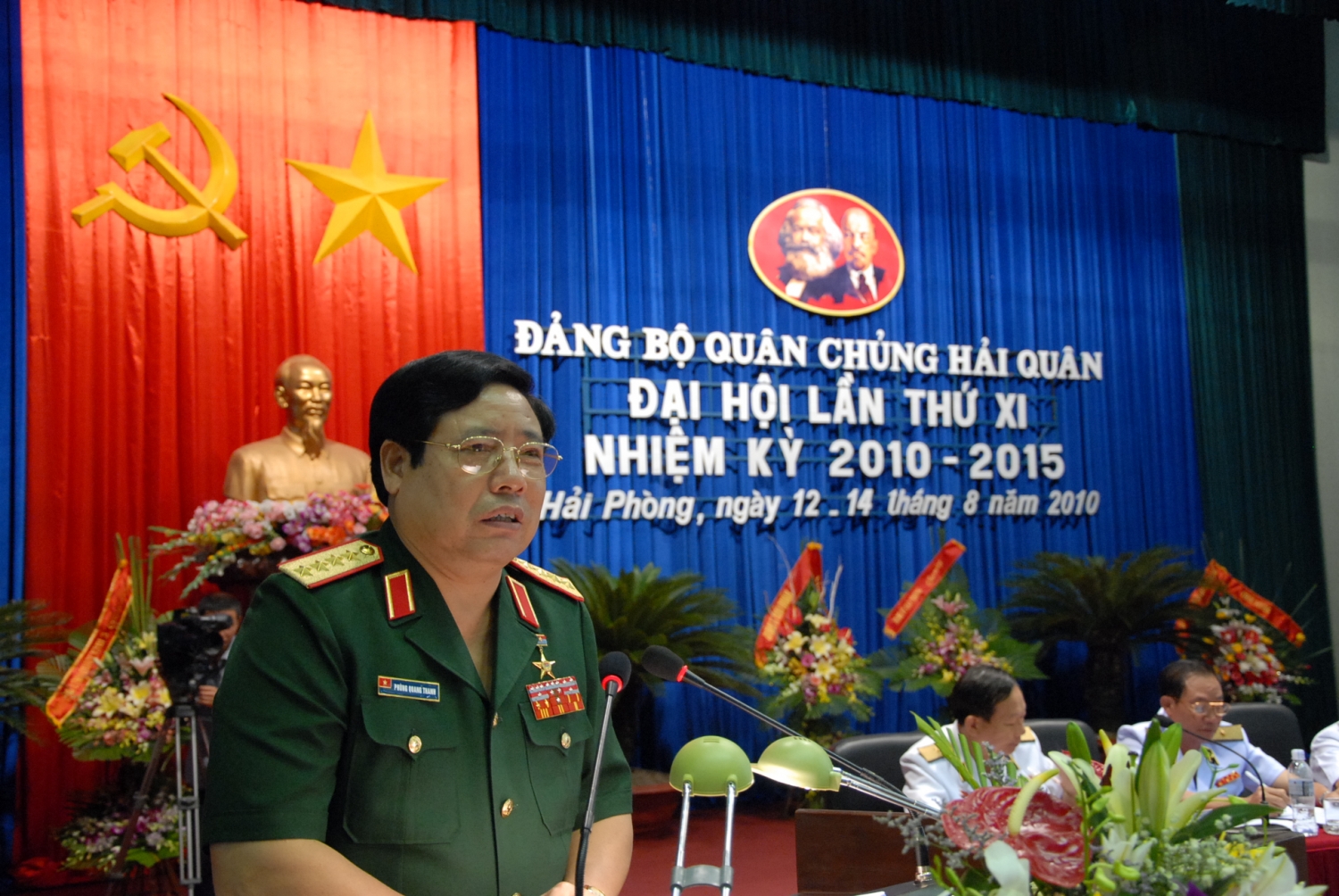 Đại tướng Phùng Quang Thanh luôn quan tâm đến biển, đảo và dành tình cảm đặc biệt đối với bộ đội Hải quân