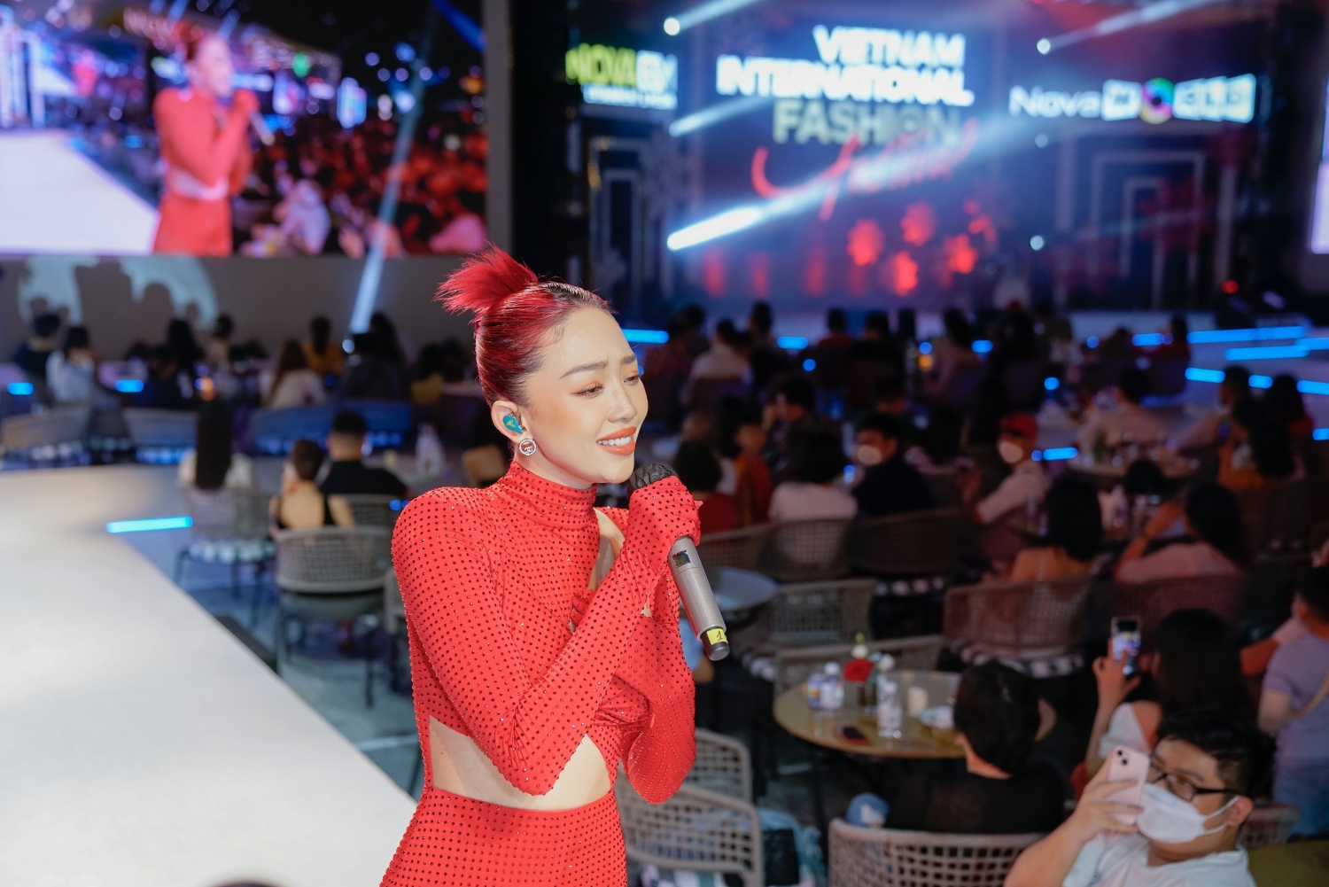 Bế mạc chuỗi hoạt động của Vietnam International Fashion Festival (VIFF)  2021, diễn ra tại Novaland Gallery