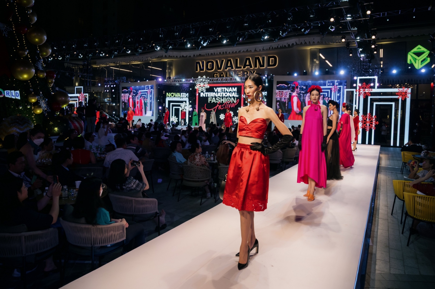 Bế mạc chuỗi hoạt động của Vietnam International Fashion Festival (VIFF)  2021, diễn ra tại Novaland Gallery