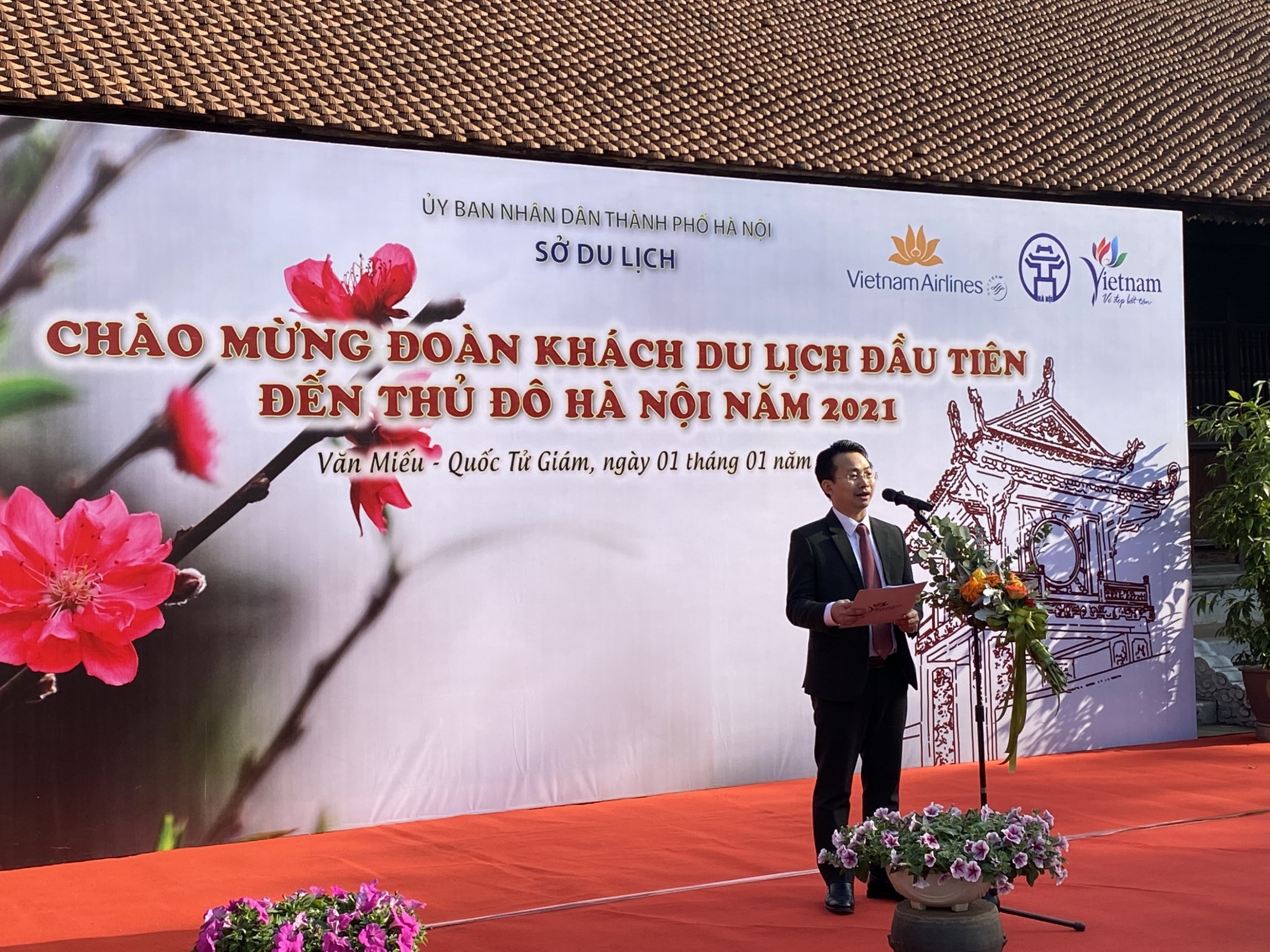 Hà Nội đón đoàn khách du lịch đầu tiên đến “xông đất” trong năm mới 2021