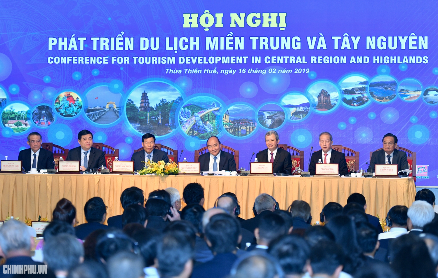Thủ tướng: Không thể hời hợt, bán rẻ giá trị văn hóa du lịch Việt Nam