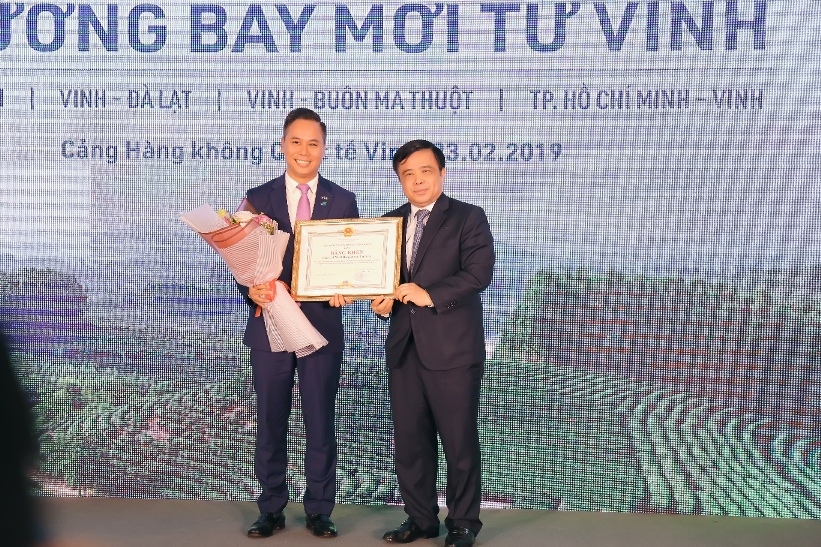 pho thu tuong vuong dinh hue bay khai truong duong bay moi cua bamboo airways toi vinh