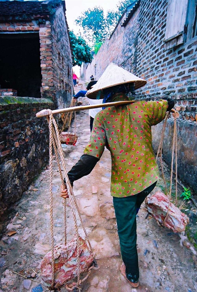 phu lang tram nam mot sac gom vang ong da luon