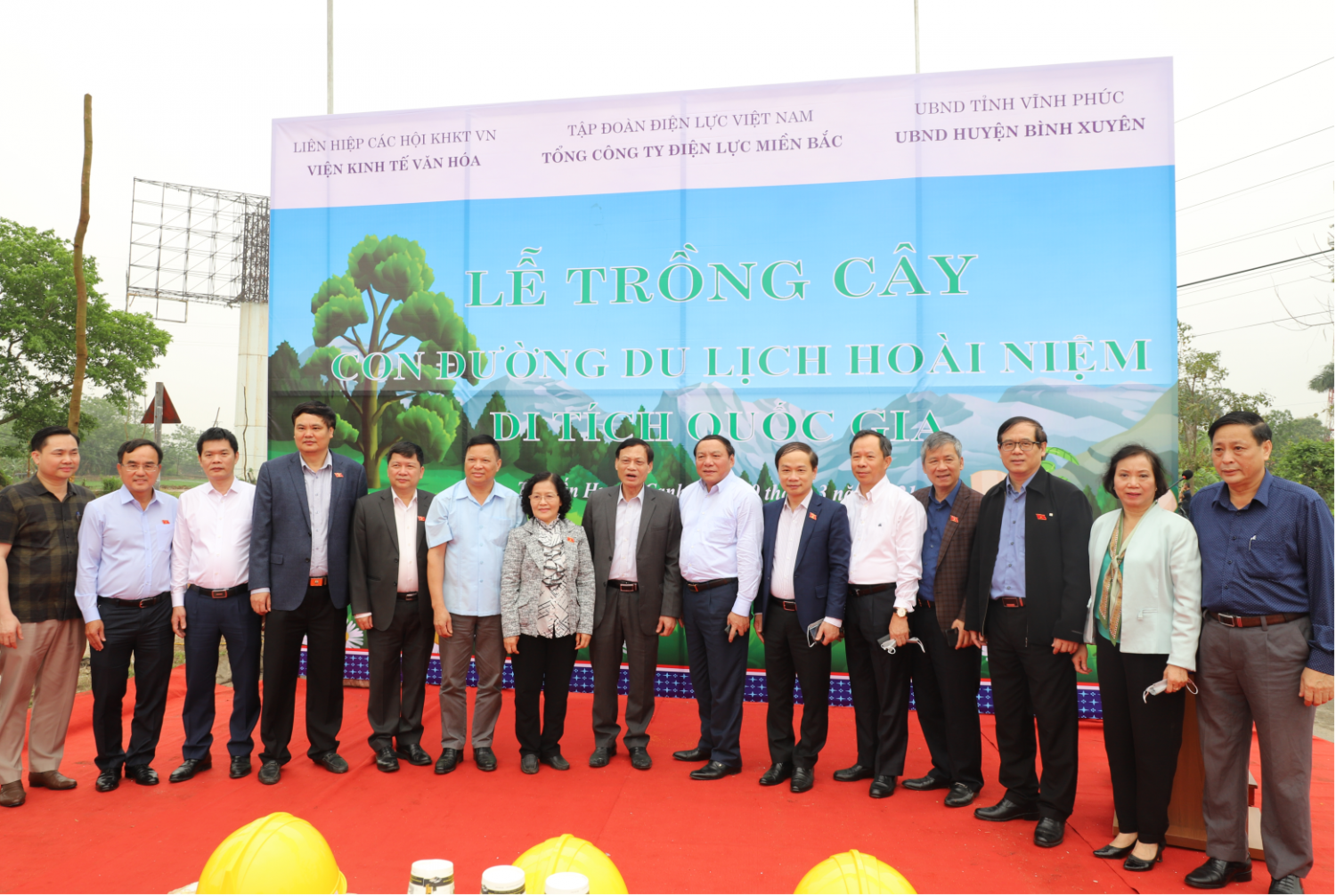 Tổng công ty Điện lực miền Bắc hưởng ứng Lễ trồng cây trên các “Con đường du lịch hoài niệm các di tích Quốc gia”