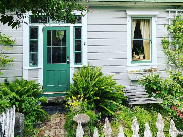 9 ngôi nhà từ các bộ phim và TV shows giờ đây đã xuất hiện trên Airbnb