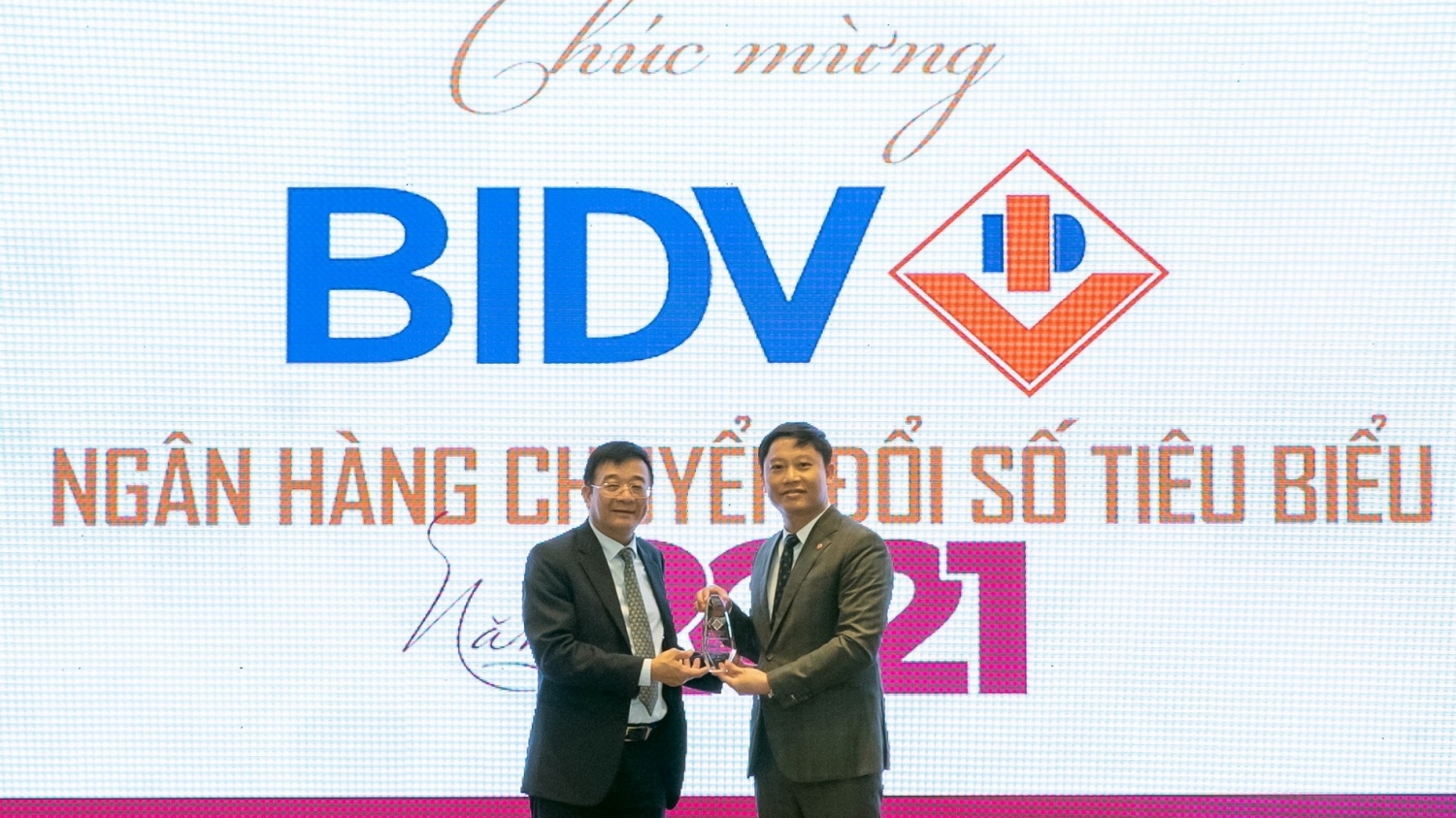 BIDV nhận đồng thời 04 giải thưởng Ngân hàng Việt Nam Tiêu biểu