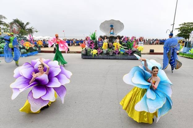 nguoi dan thanh hoa hao huc voi carnival duong pho lan dau tien