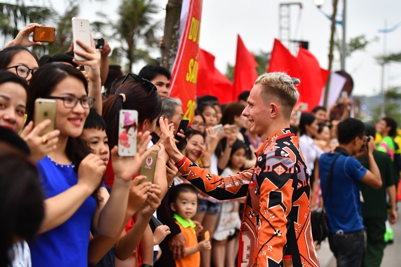 nguoi dan thanh hoa hao huc voi carnival duong pho lan dau tien