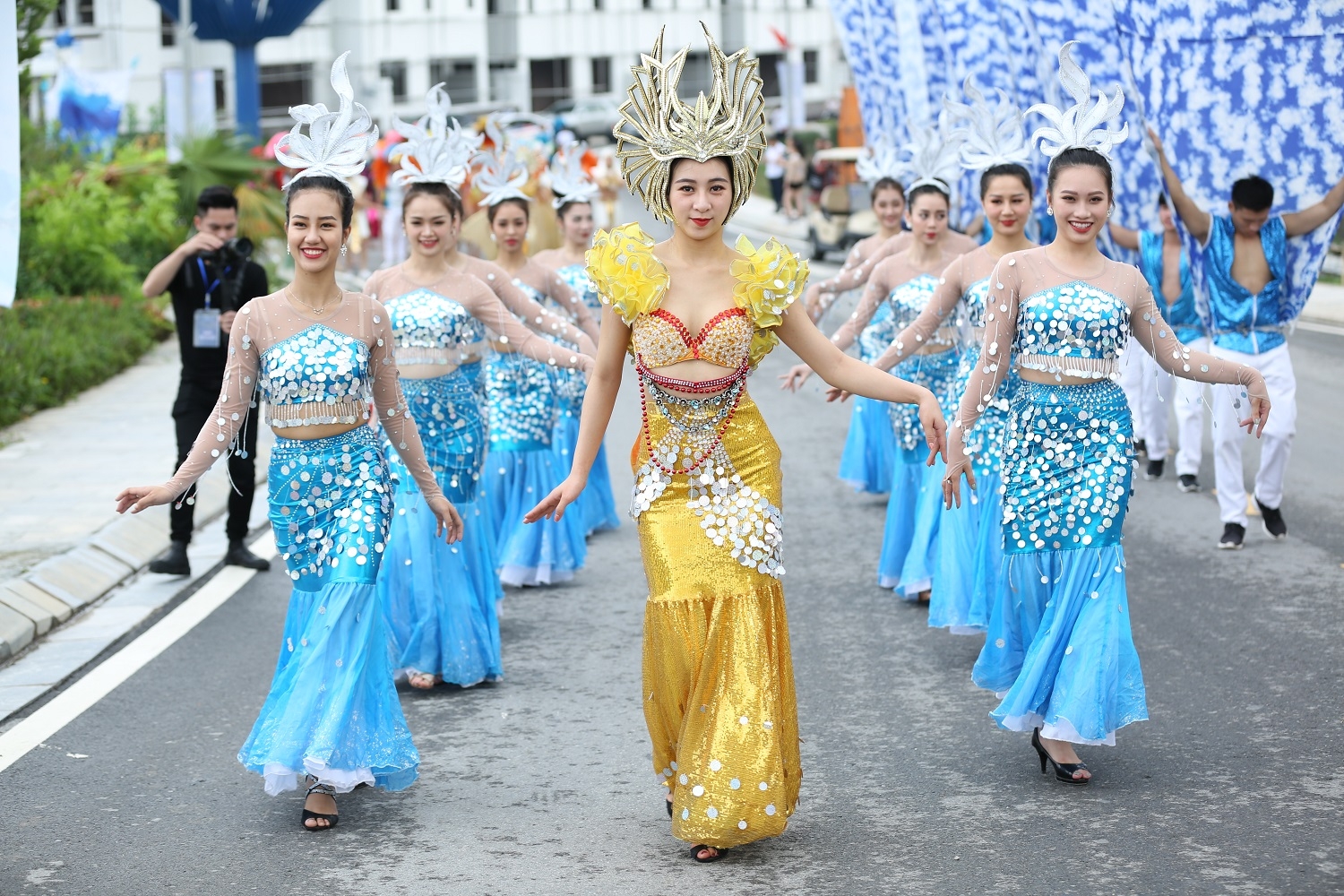 Mãn nhãn với những vũ điệu đường phố rực rỡ mở màn Carnaval Hạ Long 2019